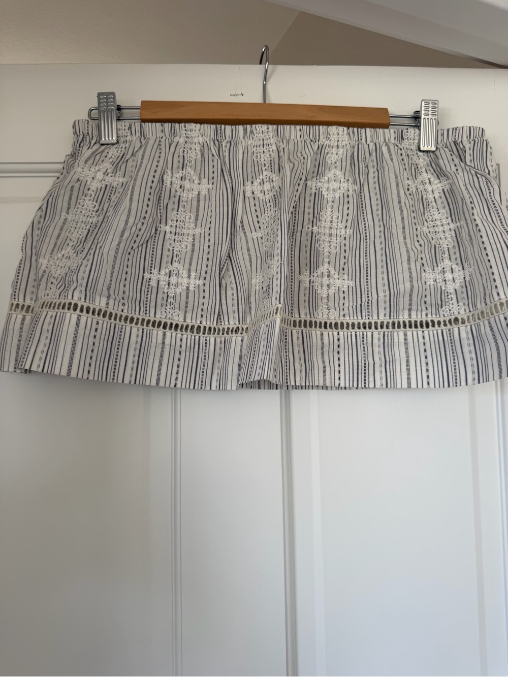 NWT l*space White & Blue Striped Cropped Top with Embroidered Detail